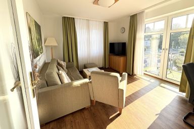 Fewo 14 im Haus Hühnergott - 4 Personen, Parkplatz - . Ferienwohnung 14 – Balkon, WLAN & hundefreundlich nahe Sellin Südstrand