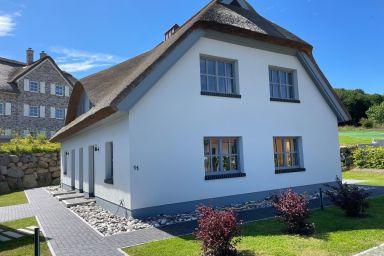 Haus Uhlenhorst WE 1 - besondere Lage am Schloss - Uhlenhorst 1–Großzügige Ferienwohnung mit Terrasse und modernen Annehmlichkeiten