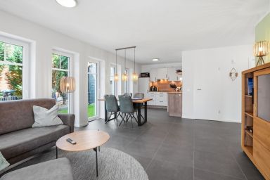 Cordula - Moderne Ferienwohnung Cordula mit Garten, Terrasse und E-Ladestation