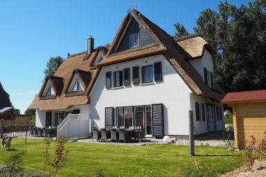 Direkt am Waldrand gelegenes Zweifamilien-Reetdachhaus mit Sauna und  Kaminofen