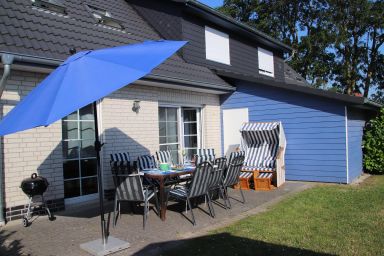 Exklusives Ferienhaus, Kamin, Garten mit Terrasse, Strandkorb, Familiensauna, 350 Meter zum Deich.