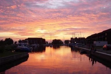 Urlaub mit Blick auf Marina und Strand um die Ecke