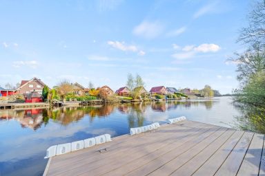 Ferienhaus "MeerLounge" am Wasser mit Steg