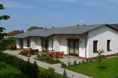 Ferienwohnung Zeesenboot mit möblierter Terrasse