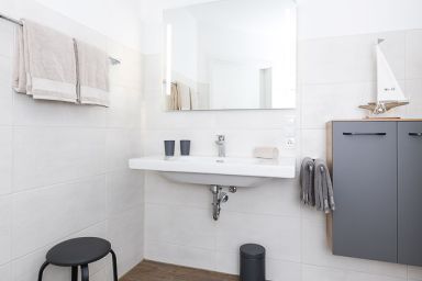 Janssen, U.&amp;G. "Landwarf Grafthof" - Fewo "Teichblick" - 25580