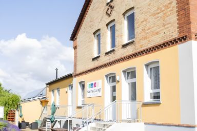 Peenecamp Neukalen, Campingplatz - Ferienwohnung 4 - 6 Personen