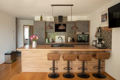 Ferienresidenz Glück auf dem Lande im Ostseeland - 3-Raum-Fewo Blütenzauber Erdgeschoss (68m², max 4 Personen)