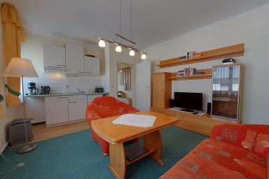 Haus Lucie ***50m bis zum Ostseestrand*** - Ferienwohnung 2, EG, WLAN, Sitzecke im Garten