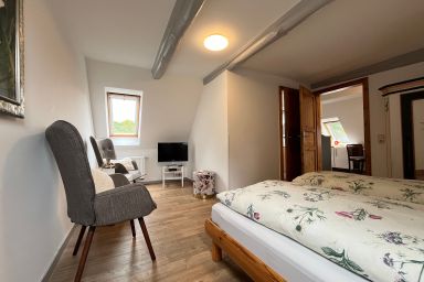 FeWo's am Gutshaus im Ostseeland - Ostsee-Ferienwohnung 1-links / Maisonette / OG mit Balkon