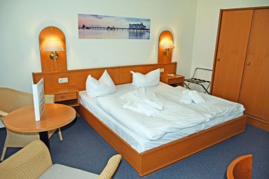 Appartementhaus Sellin in Stil der Bäderarchitektur - Doppelzimmer Balkon 14 gem