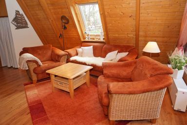 Zeltdachhaus mit grossem Grundstück - Zeltdachhaus in ruhiger Lage