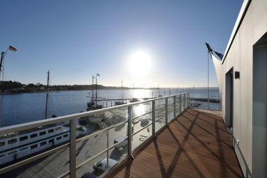 Apartment 41 "Seeblick"  Blickrichtung offene See / Binnenhafen Nord