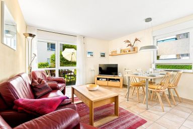 Residenz am Strand - Komfortable Ferienwohnung in Zingst, 50 m zum Strand, Terrasse und Gartenblick