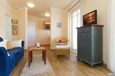 Ulmenschlösschen - Ruhige Ferienwohnung mit großem Westbalkon für zwei - nur 400 m zum Ostseestrand