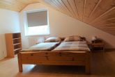 Schlafzimmer mit Doppelbett