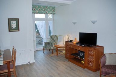 Villa Aegir - Hübsche Ferienwohnung mit zwei Balkonen - nur 100 m zum feinsandigen Strand