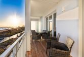Balkon mit Zugang zum Schlafzimmer und Wohnbereich