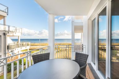 Apartmentanlage Meerblickvilla - Stilvolles Apartment mit Balkon und Meerblick, direkt am Ostseestrand gelegen