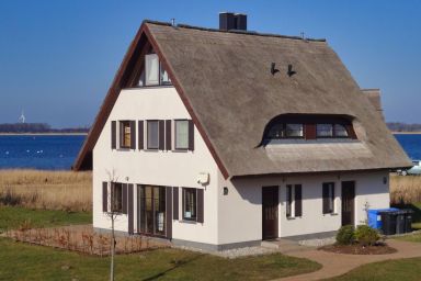 Haus Boddenblick - idyllisches Ferienhaus mit eigener Sauna, Kamin und Terrasse - Haus Boddenblick