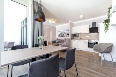 Ferienwohnungen am Godewindpark Travemünde - Großzügiges Apartment mit zwei Bädern und sonniger Loggia – stilvoll entspannen an der Ostsee