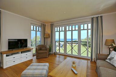 Linden-Palais - Ferienwohnung für bis zu 4 Personen + Hund mit Seeblick, zwei Balkonen & Strandnähe