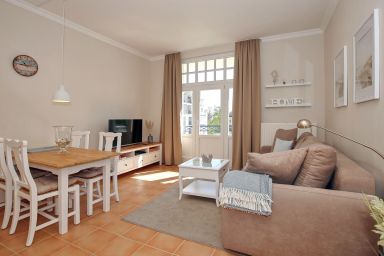 Haus am Park - Ferienwohnung Kühlungsborn West – strandnah mit Balkon für 2 Personen & Kind