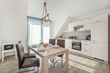 Ferienhaus Sonnenschein OG mit Balkon und Garten mit Spielanlage - Moderne Ferienwohnung in Loddin mit Garten – ruhig & naturnah auf Usedom