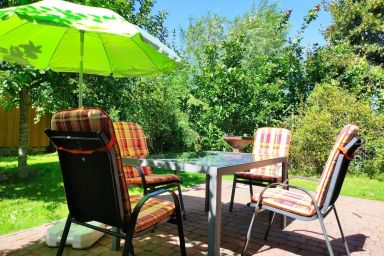Bungalow mit Terrasse und Spielplatz in Ostseenähe