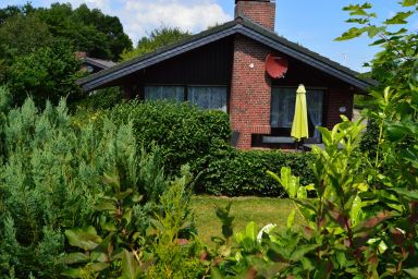 Ferienhaus mit Garten, Grill und Terrasse