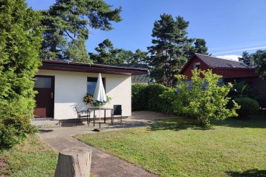 Bungalow mit Terrasse und Garten