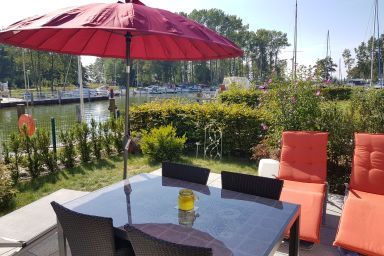 Kapitänsresidenz - Haus direkt am Wasser - 2 Bäder - WLAN - Kapitänsresidenz Stagnieß