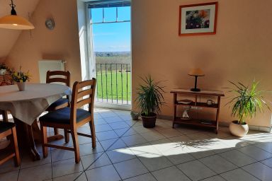 Annedore Flüh - Ländliche Ferienwohnung Flüh