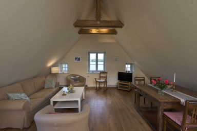 Gut Grubnow Rügen - Ferienwohnung 8 für 4 Personen mit schönem Seeblick
