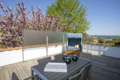 Ferienwohnung - Rügenbrise mit Seeblick mit 3 Bädern, Steg und Paddelboot - alle inklusive