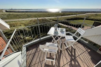 An Bord im Strandtuun