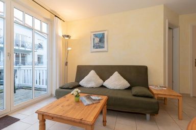 Strandstraße 32 - Ferienwohnung an der Ostsee mit Balkon - ideal für zwei und nur 400 m zum Strand