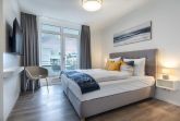 Schlafzimmer mit Zugang zur Loggia