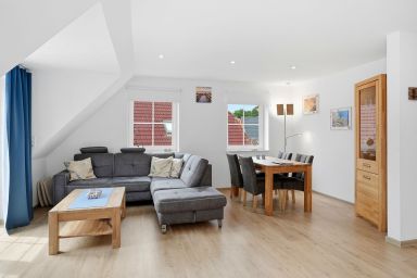 Koralle - Moderne Obergeschosswohnung (80qm) für 4 Personen mit Balkon und sep. Gäste-WC