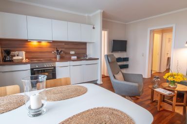 Apparthotel Seehof Appartement 2 - Ebenerdiges Appartement mit Seeblick und Terrasse