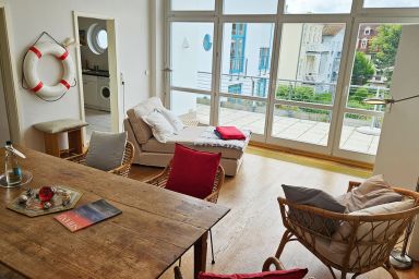 Villa Sanssouci - Helle Ferienwohnung Voss mit Balkon und moderner Ausstattung in Kühlungsborn