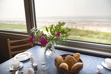 Haus Seehund - Ferienwohnung mit maritimer Ausstattung, Seeblick und Schwimmbad