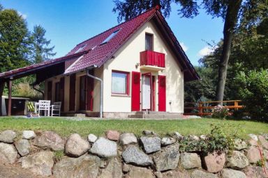 Haus Rotkäppchen - idyllische Lage, eigene Fasssauna, Kamin und Terrasse - Ferienhaus Rotkäppchen