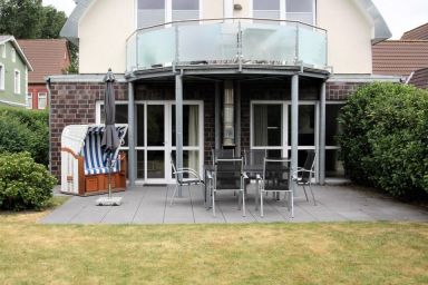 Boldixumer Str. 35 - EG - Ferienwohnung in Wyk auf Föhr: Garten, Terrasse & Kaminofen, 100 m²