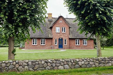 Ferienhaus Anna Elene Wohnung 1 - Großzügige Ferienwohnung in Nieblum mit Terrasse, Garten und Kaminofen