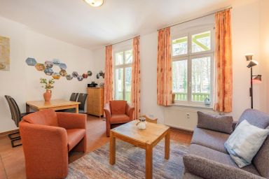 Villa Kaiserhof 05 - Villa Kaiserhof 05: Stilvolle Ferienwohnung mit Balkon nahe Strand in Zinnowitz