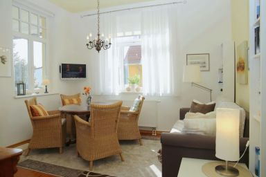 Villa Baade - 2 Zimmer Ferienwohnung für bis zu 4 Personen mit Loggia in Kühlungsborn