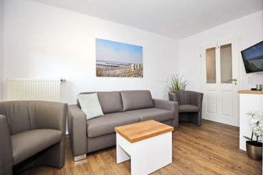 Villa Hanse - Ferienwohnung Kühlungsborn Ost – 2 Zimmer, Balkon, strandnah, 3 Personen