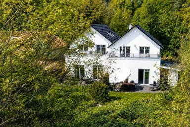 Haus am Wald - 80m² Ferienwohnung für 4 Personen mit Hund und Terrasse