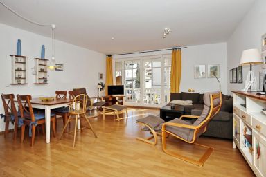Villa Alexandra - 60m² Wohnung  für 4 Personen mit Balkon, WLAN & 350 m zum Strand