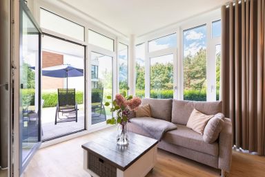 Südkap - Moderne Ferienwohnung A-01 in Strandlage mit zwei Bädern, Terrasse und Meerblick